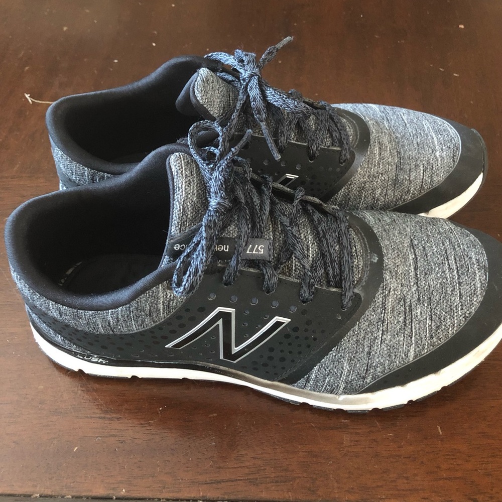 New Balance tennis shoes